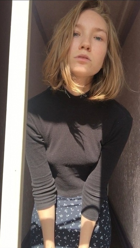 Claire Roos pretty actress images