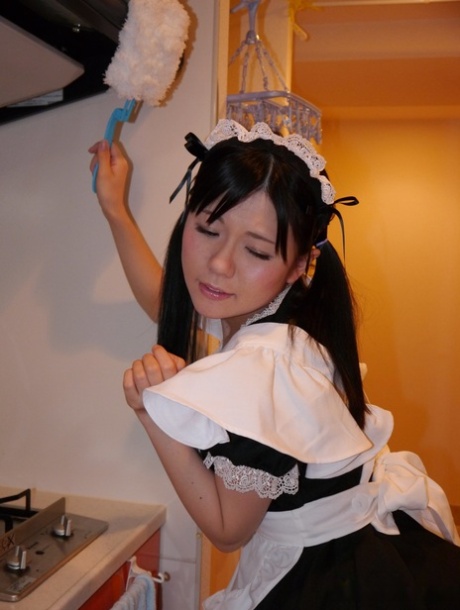 asiatisches Dienstmädchen nackt exklusive fotos