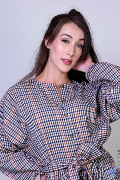 Vivian Foxx pornstar naked photos