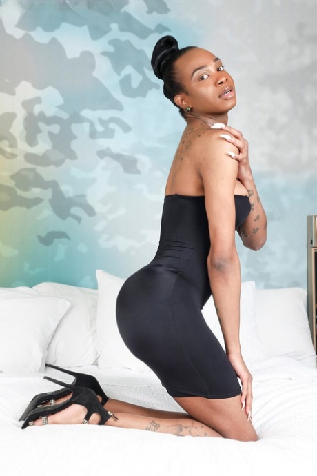 Holly Strokes star sexy photo