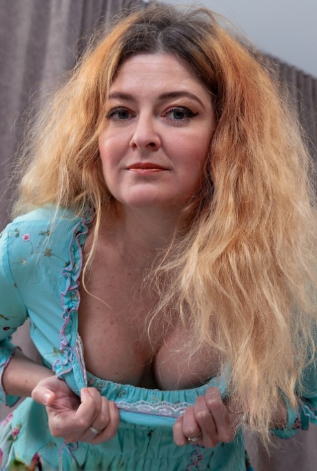 Helen Volga hd actress img