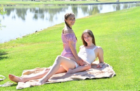 tall and short lesbian hd photo