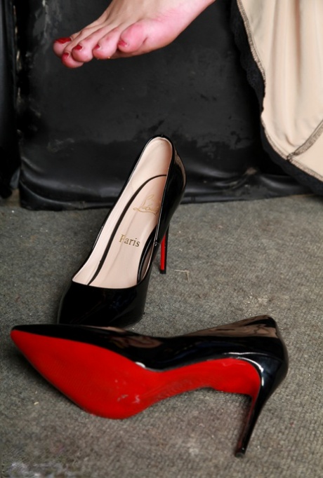shemale high heels sexy nude picture