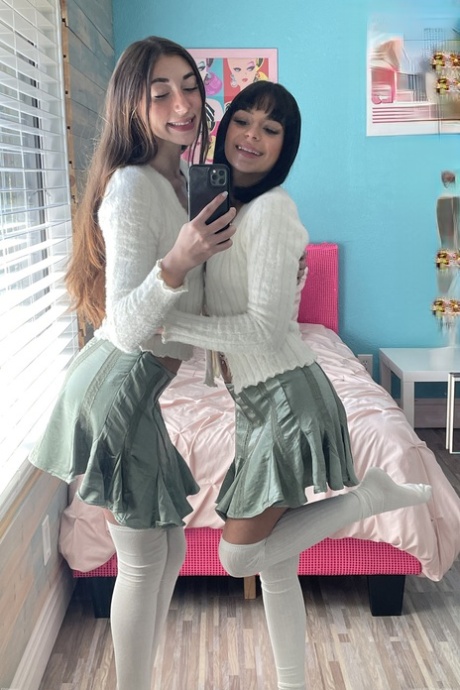 teen lesbian free porn img