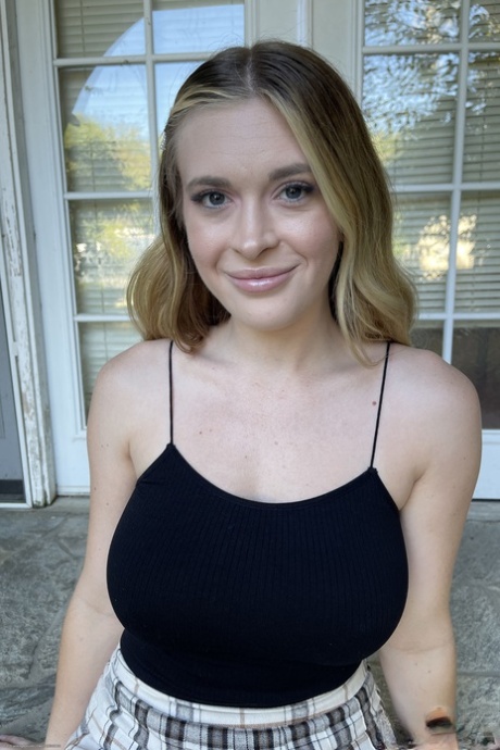 Lindsay Lee pornstar erotic img