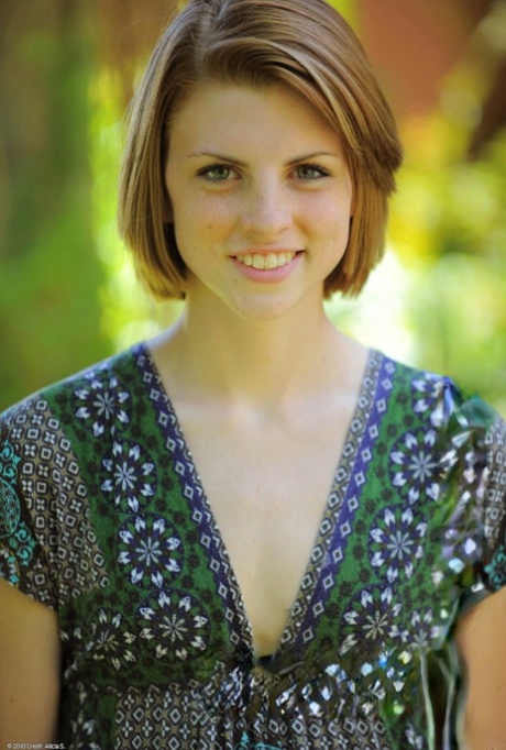 short hair blonde sexy photo