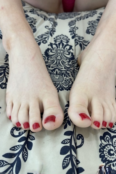redhead feet pretty pics