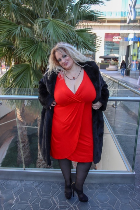 Sophia Lola erotic star pictures