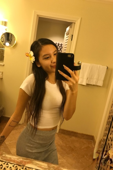 teen mirror erotic picture