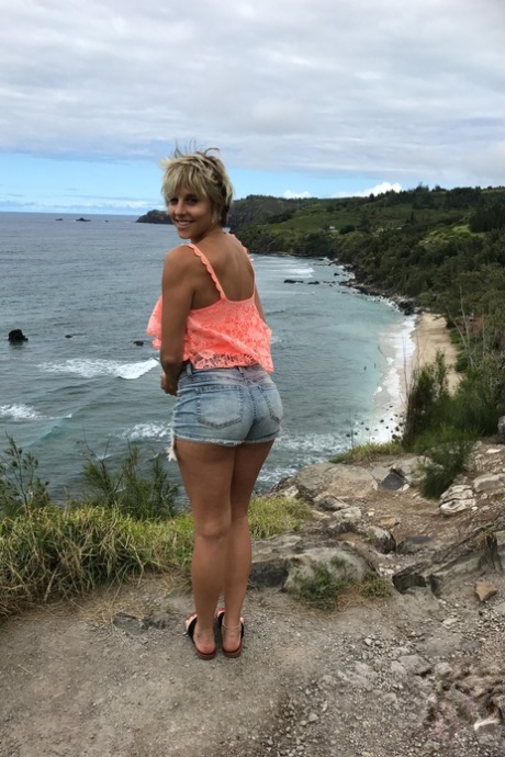 milf na plaži erotično galerije