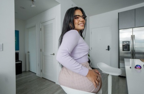teen glasses porno pictures