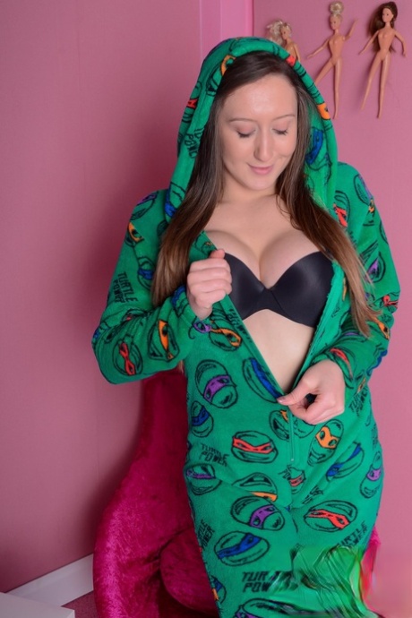 Elouise Please model naked pic