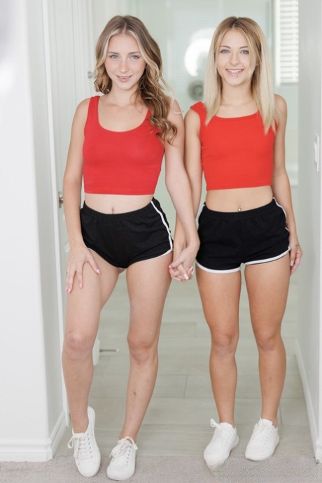 teen lesbian top image