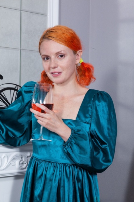 Eva Strawberry nudes model img