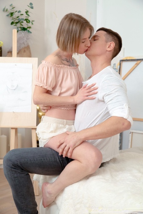 לְקַעֲקֵעַ יפה עירום יפה תמונה
