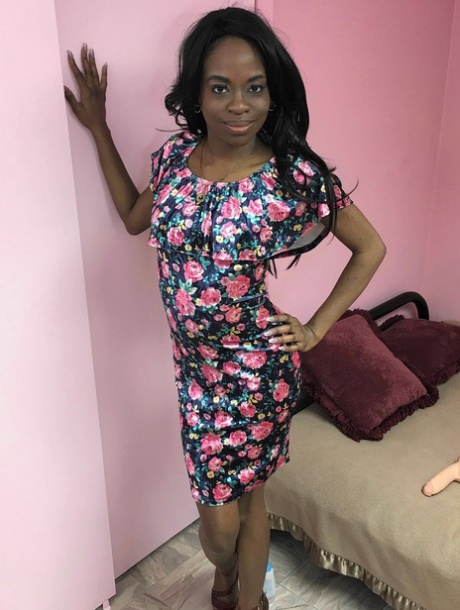 Melody Cummings exclusive model image