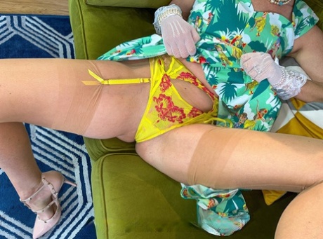 nylon maturo nudo img