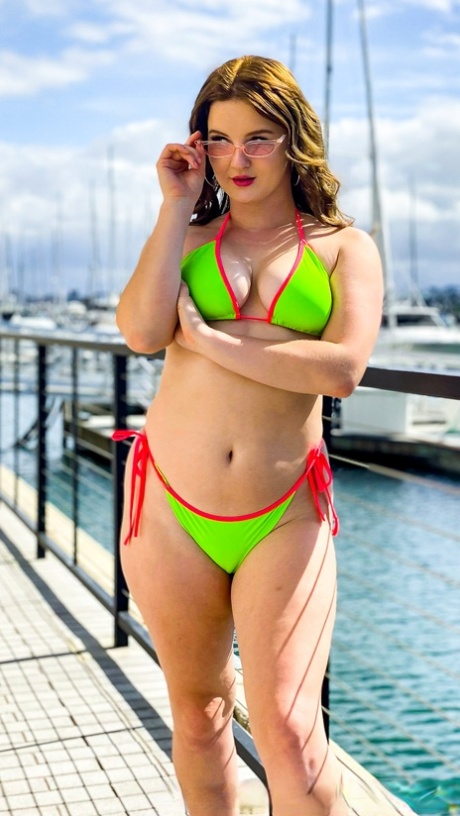 curvy glasses free xxx picture