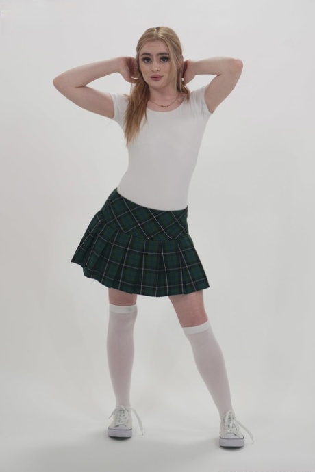 Reese Robbins model adult pic