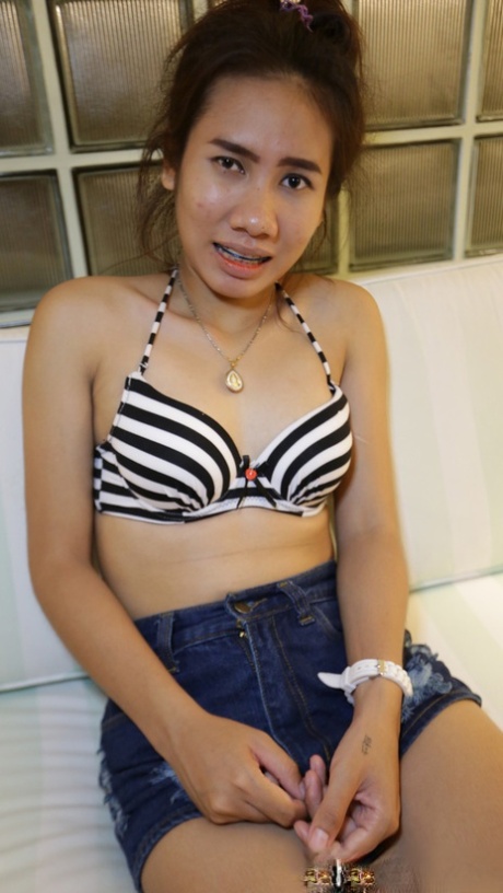 スキニーショートパンツ セクシーヌード 画像