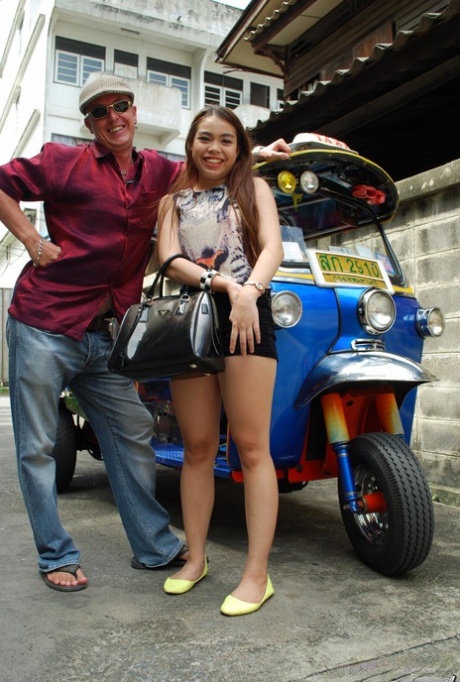 asiatische Shorts nacktheit hübsche archiv