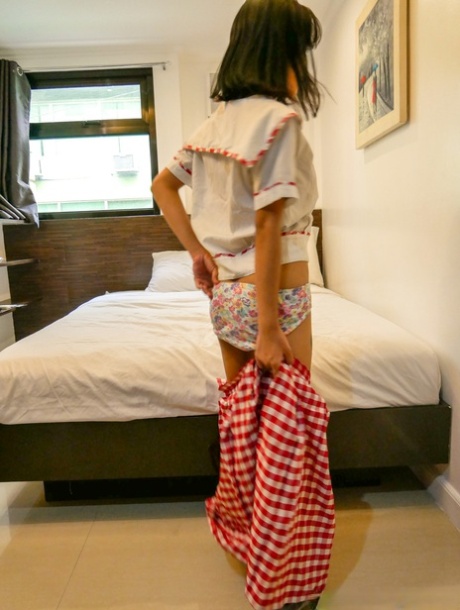 おばあちゃんが服を脱ぐ ホットセクシー 写真