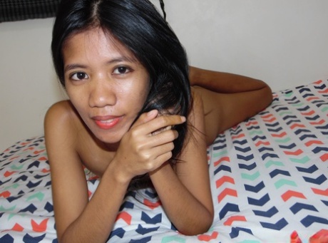 zayıf asyalı çıplak img