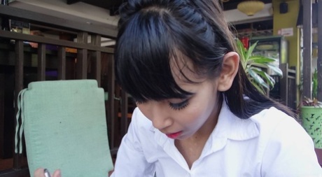 ladyboy nhỏ bé khiêu dâm miễn phí hình ảnh