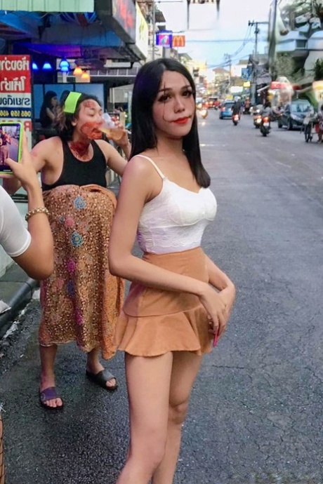 Ladyboy Eye naked star img