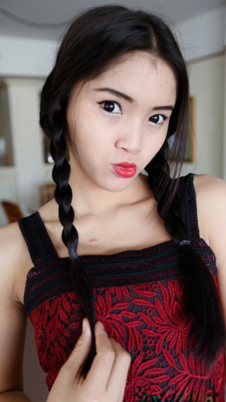 เตียง เปลือย รูป