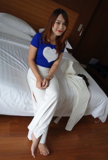 Ladyboy Ning model top photos