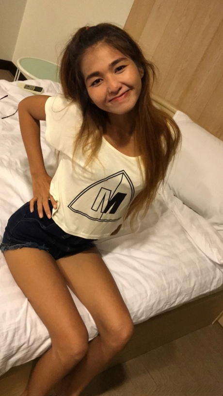 สาวเอเชียตัวเล็ก เซ็กส์ร้อนแรง รูปภาพ