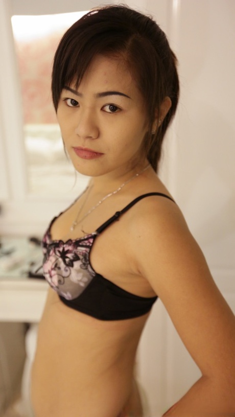 petits seins tombants assez érotique img