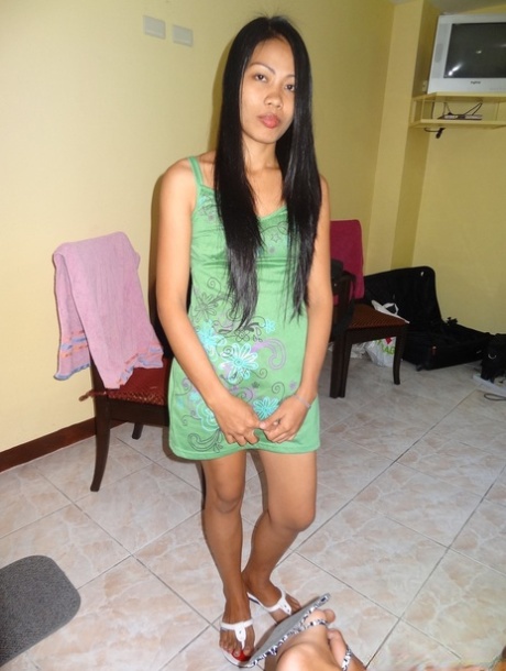 pequeña asiática hermosa desnuda foto