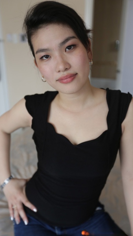 ngực nhỏ gầy khỏa thân hình ảnh