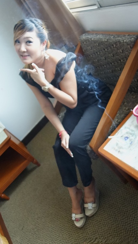 ibu rumah tangga Thailand telanjang gambar