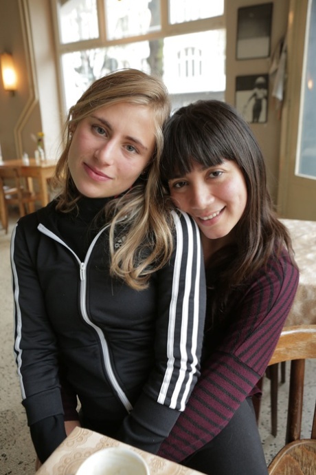 teen lesbian hd galleries