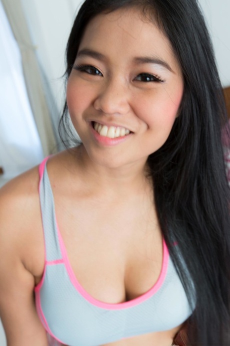 tykke asiatiske lår pornografisk Foto