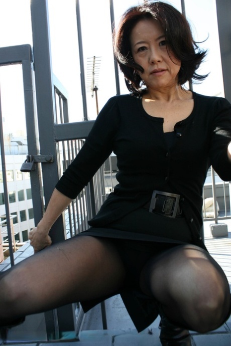 asian milf beautiful pictures