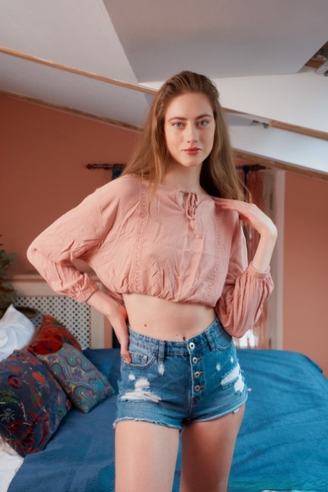 cô gái tuổi teen gầy gò một mình khiêu dâm miễn phí hình ảnh