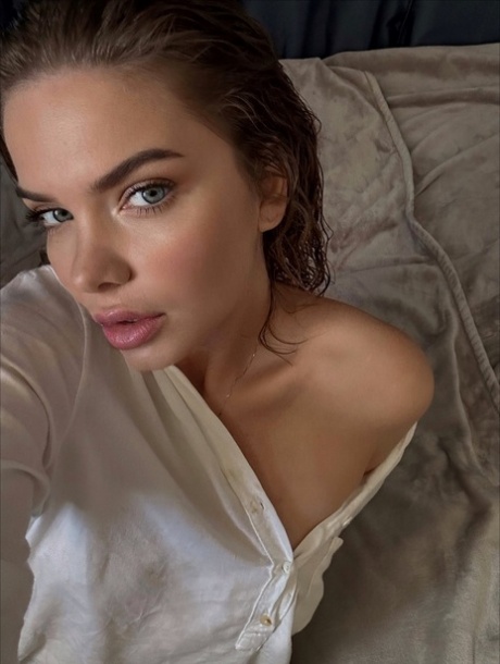 fake lips art naked photos