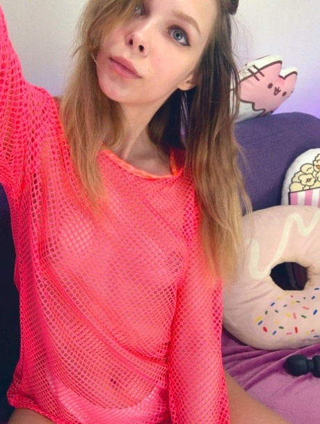 skinny teen solo hot porn picture