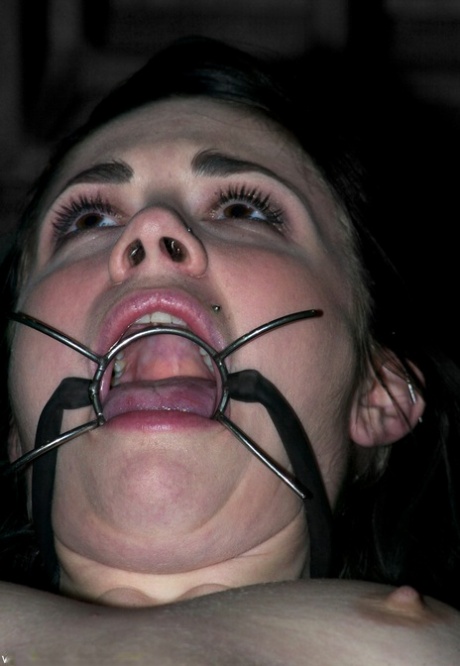 brunetka bdsm wysoka jakość fotka