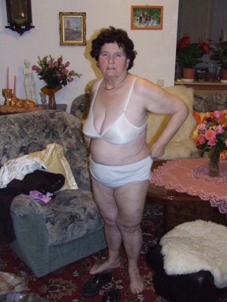 stare bakine sise seksi gole slika