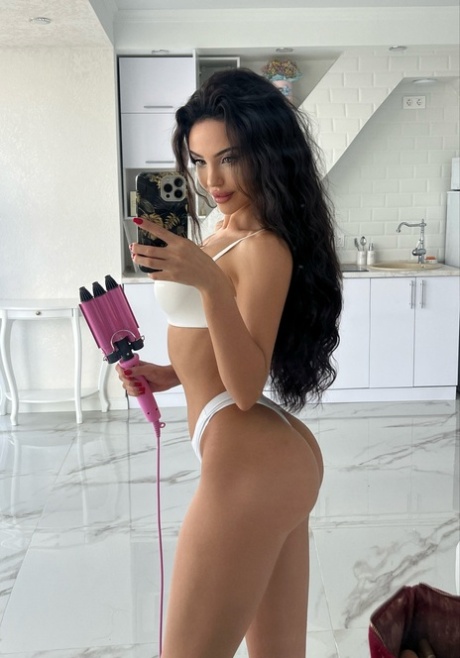 selfi v spodnjem perilu umetniški porno slika