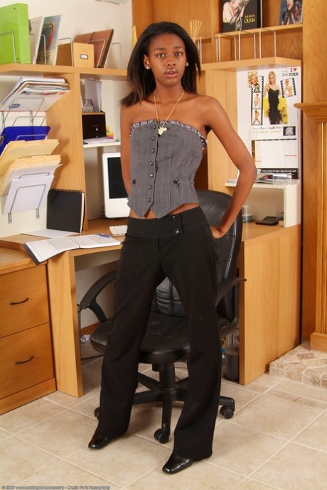 ebony amater lijepo xxx galerija