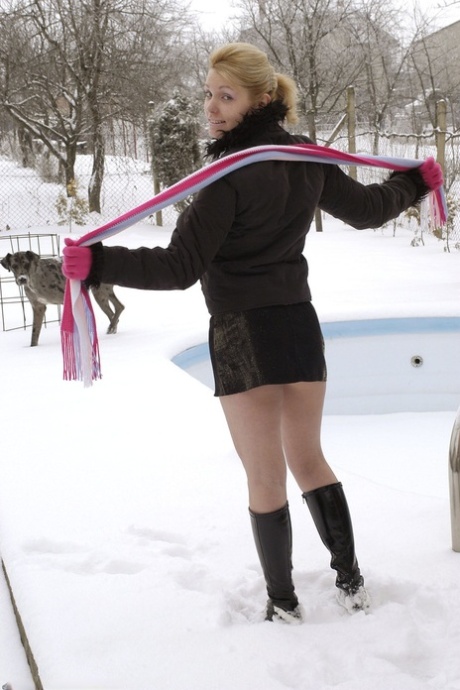Sexpuppe nackt perfekte foto