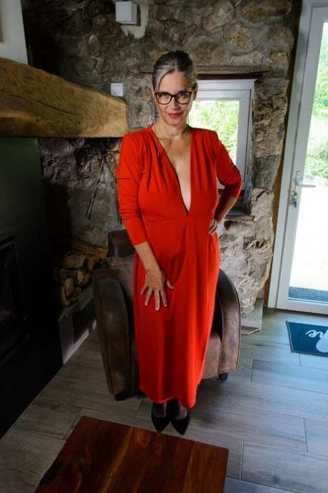 tall mature sexy nude pictures