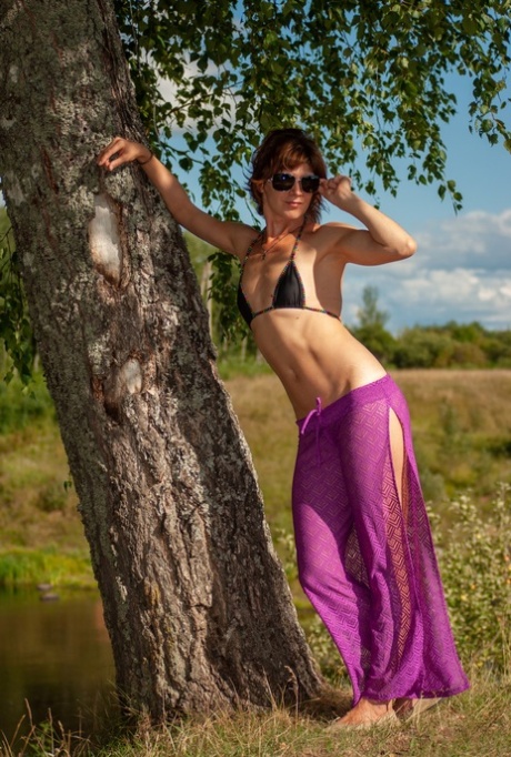 MILF met platte borsten top erotisch foto