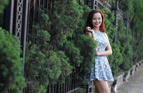gaun asia seni telanjang galeri